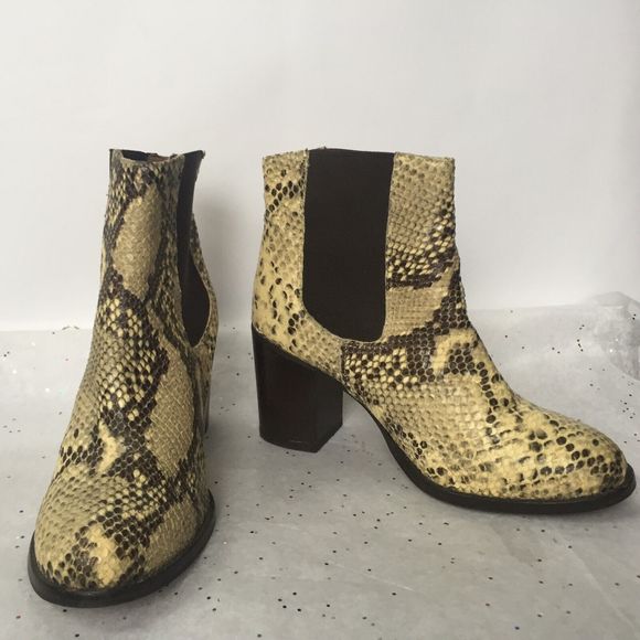 TBA To Be Announced Brown Beige Snakeskin Embossed Heeled Chelsea Boot Size 7 - Picture 1 of 10